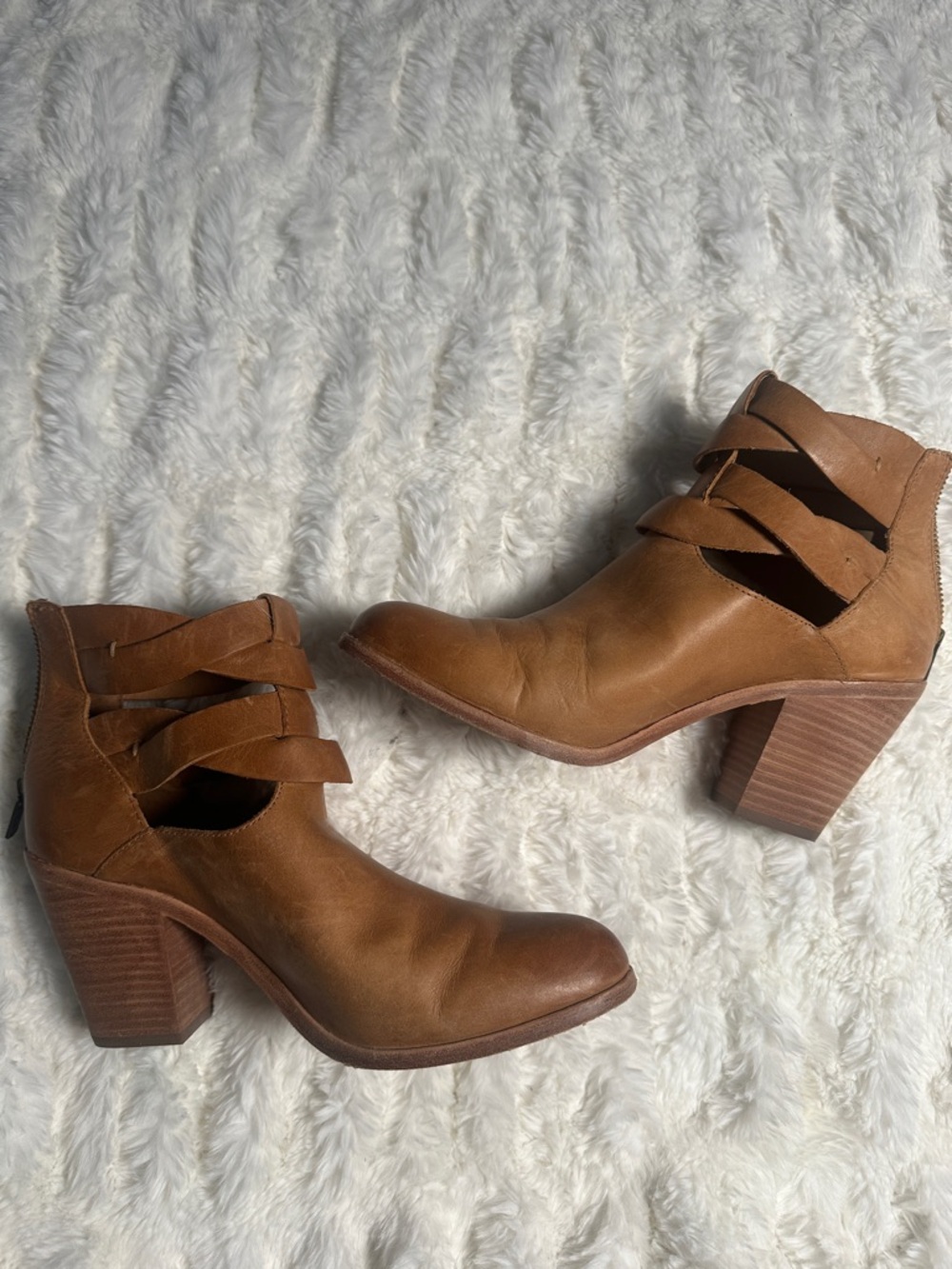 Frye Camel Brown Leather Cameron Twist  Cutout Strap Block Heel Ankle Boots